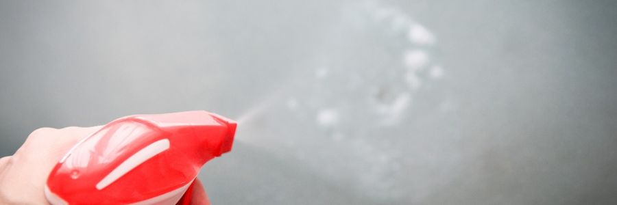 Ткань и полимер: как легко помыть натяжные потолки